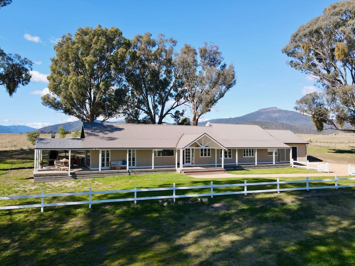 Spacious living room